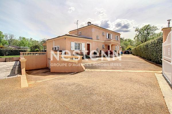 A VENDRE TRANS-EN-PROVENCE Maison 240 m² 4/5 chambres avec piscine sur 1500 m² de terrain clos