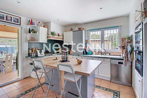 A VENDRE TRANS-EN-PROVENCE Maison 240 m² 4/5 chambres avec piscine sur 1500 m² de terrain clos