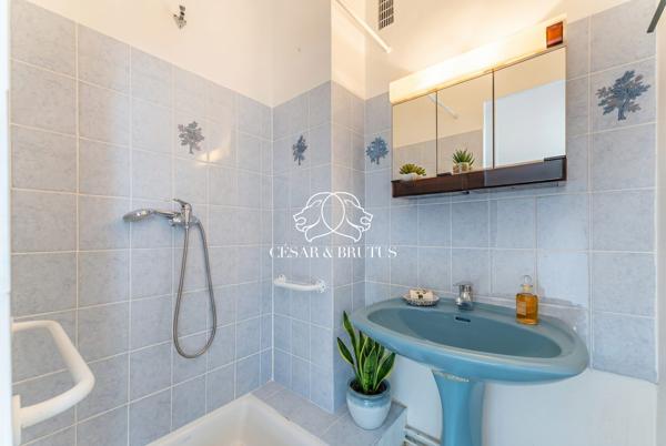 Appartement familial T5 de 129 m2 lumineux avec terrasse – résidence de standing avec parc.