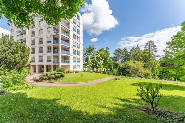 Appartement familial T5 de 129 m2 lumineux avec terrasse – résidence de standing avec parc.
