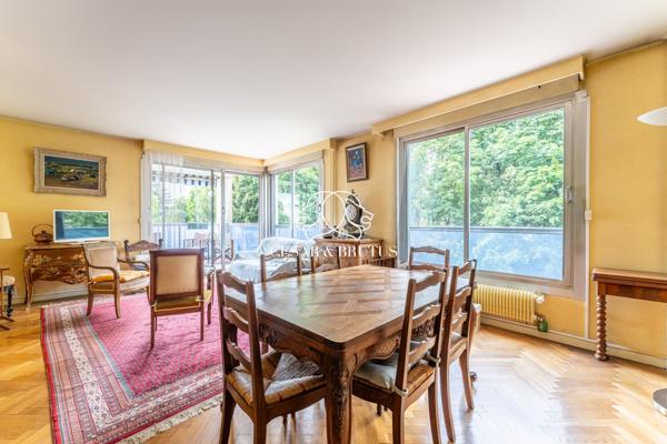 Appartement familial T5 de 129 m2 lumineux avec terrasse – résidence de standing avec parc.