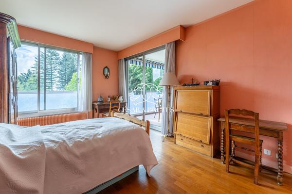 Appartement familial T5 de 129 m2 lumineux avec terrasse – résidence de standing avec parc.