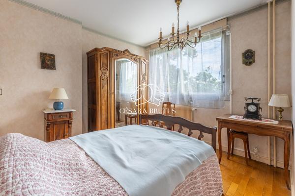Appartement familial T5 de 129 m2 lumineux avec terrasse – résidence de standing avec parc.