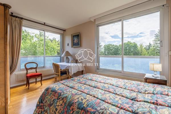 Appartement familial T5 de 129 m2 lumineux avec terrasse – résidence de standing avec parc.