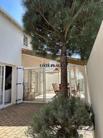 Saint-Palais-sur-Mer (17420) SAINT PALAIS - Hyper centre - Maison de ville T3 - patio et véranda