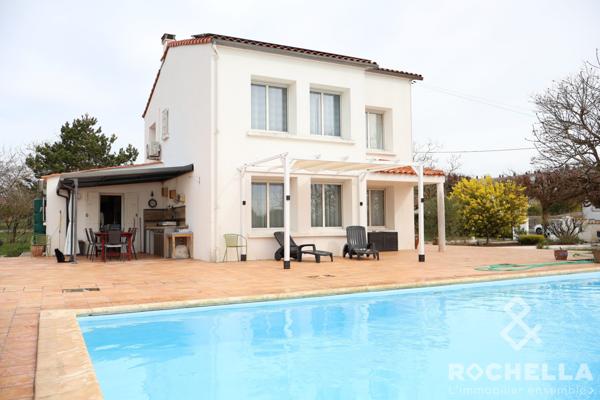 Villa en Parfait État avec Grand Jardin, Piscine et Garage - Saint-Jean-d'Angély