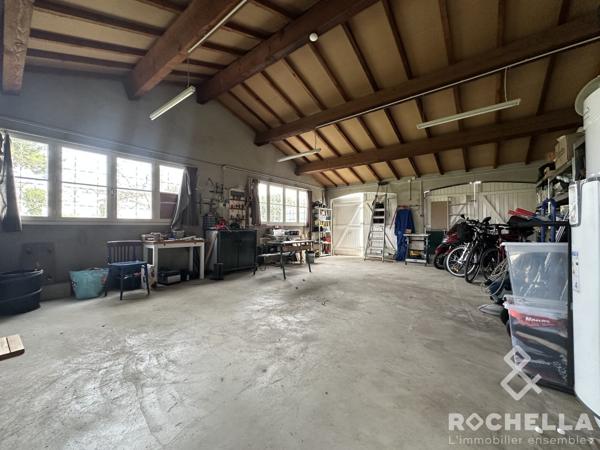 Villa en Parfait État avec Grand Jardin, Piscine et Garage - Saint-Jean-d'Angély