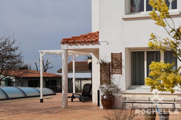 Villa en Parfait État avec Grand Jardin, Piscine et Garage - Saint-Jean-d'Angély
