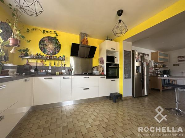 Villa en Parfait État avec Grand Jardin, Piscine et Garage - Saint-Jean-d'Angély