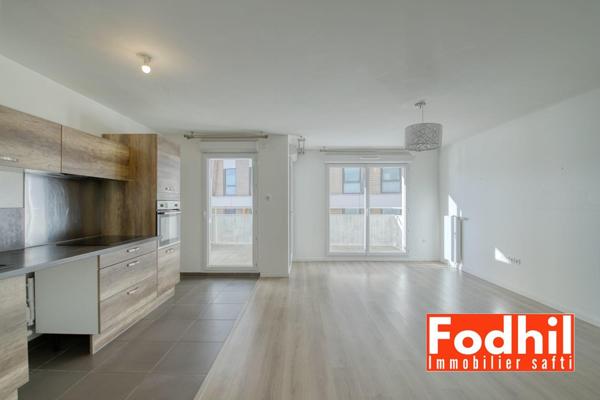 Appartement 4 pièces de 76 m²- 2 éme étage avec balcon et parking.