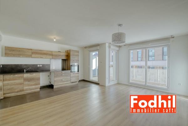 Appartement 4 pièces de 76 m²- 2 éme étage avec balcon et parking.