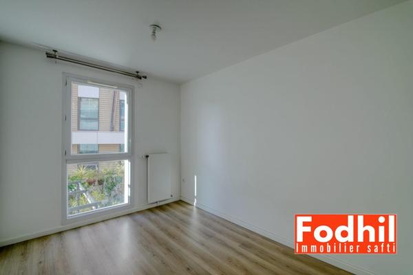 Appartement 4 pièces de 76 m²- 2 éme étage avec balcon et parking.