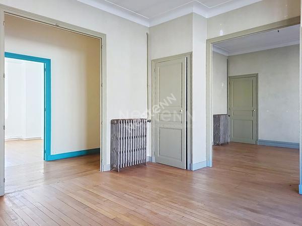 Nantes Cité des Congrès - En Vente ! Charme de l'ancien pour cet appartement de 3 chambres.