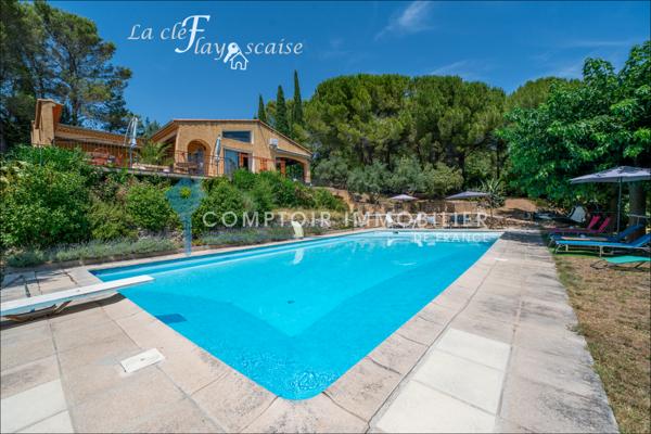 Villa
                                                                                                                                                                                                                                                                                                                        8 pièce(s)                                                                                                                                                                                                          4 chambre(s)                                                                                                                                                                                                          263  m²