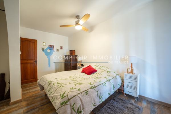 Villa
                                                                                                                                                                                                                                                                                                                        8 pièce(s)                                                                                                                                                                                                          4 chambre(s)                                                                                                                                                                                                          263  m²