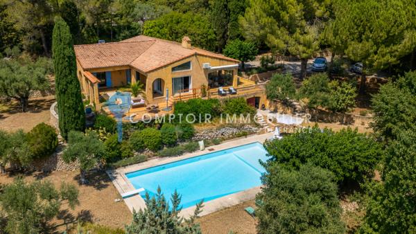 Villa
                                                                                                                                                                                                                                                                                                                        8 pièce(s)                                                                                                                                                                                                          4 chambre(s)                                                                                                                                                                                                          263  m²