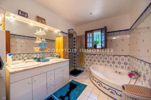 Villa
                                                                                                                                                                                                                                                                                                                        8 pièce(s)                                                                                                                                                                                                          4 chambre(s)                                                                                                                                                                                                          263  m²