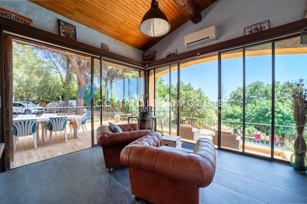 Villa
                                                                                                                                                                                                                                                                                                                        8 pièce(s)                                                                                                                                                                                                          4 chambre(s)                                                                                                                                                                                                          263  m²
