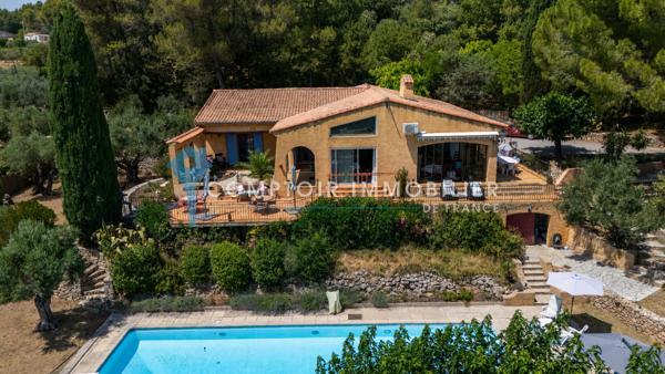 Villa
                                                                                                                                                                                                                                                                                                                        8 pièce(s)                                                                                                                                                                                                          4 chambre(s)                                                                                                                                                                                                          263  m²