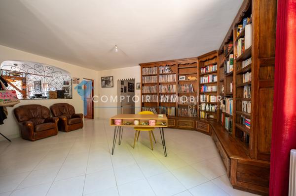 Villa
                                                                                                                                                                                                                                                                                                                        8 pièce(s)                                                                                                                                                                                                          4 chambre(s)                                                                                                                                                                                                          263  m²