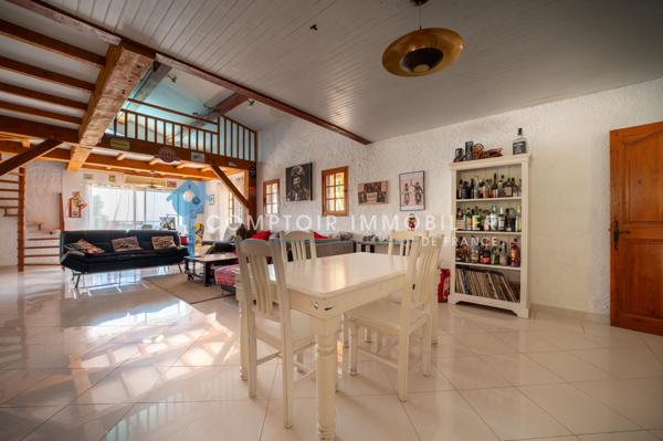 Villa
                                                                                                                                                                                                                                                                                                                        8 pièce(s)                                                                                                                                                                                                          4 chambre(s)                                                                                                                                                                                                          263  m²