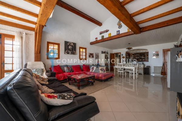 Villa
                                                                                                                                                                                                                                                                                                                        8 pièce(s)                                                                                                                                                                                                          4 chambre(s)                                                                                                                                                                                                          263  m²