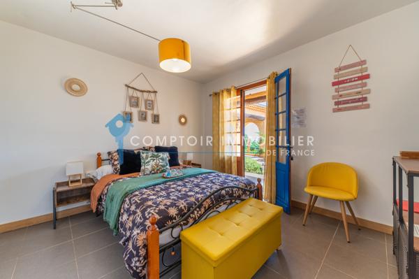 Villa
                                                                                                                                                                                                                                                                                                                        8 pièce(s)                                                                                                                                                                                                          4 chambre(s)                                                                                                                                                                                                          263  m²