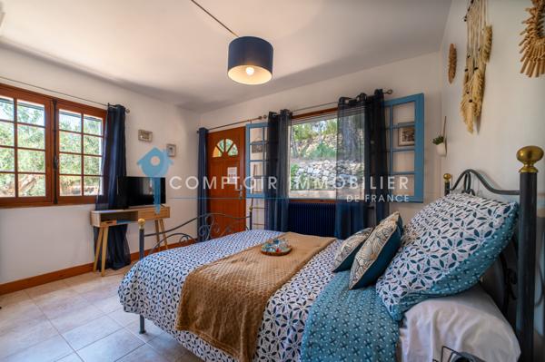 Villa
                                                                                                                                                                                                                                                                                                                        8 pièce(s)                                                                                                                                                                                                          4 chambre(s)                                                                                                                                                                                                          263  m²