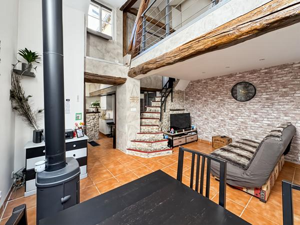 PETITE MAISON AU COEUR DU CENTRE-VILLE HISTORIQUE