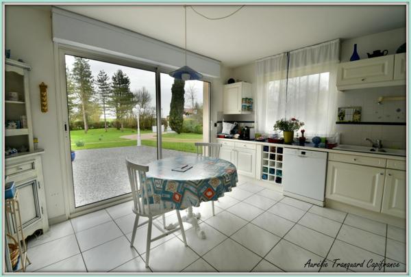 Maison à vendre 6 pièces de PLAIN-PIED sur une parcelle d'environ 5940m² avec 3 suites parentales.