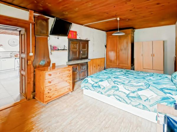 Maison à rénover – 76 m² habitables + 260 m² de dépendances