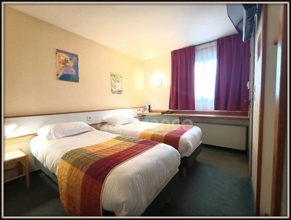 Dpt Hautes Pyrénées (65), à vendre SEMEAC Hôtel - Bureau