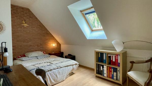 Maison
                                                                                                                                                                                                                                                                                                                        8 pièce(s)                                                                                                                                                                                                          5 chambre(s)                                                                                                                                                                                                          133  m²