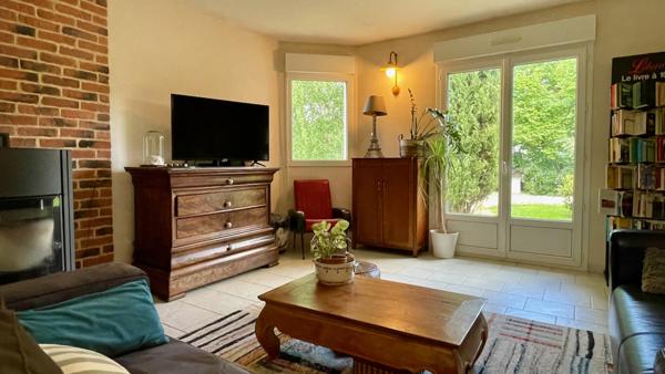 Maison
                                                                                                                                                                                                                                                                                                                        8 pièce(s)                                                                                                                                                                                                          5 chambre(s)                                                                                                                                                                                                          133  m²