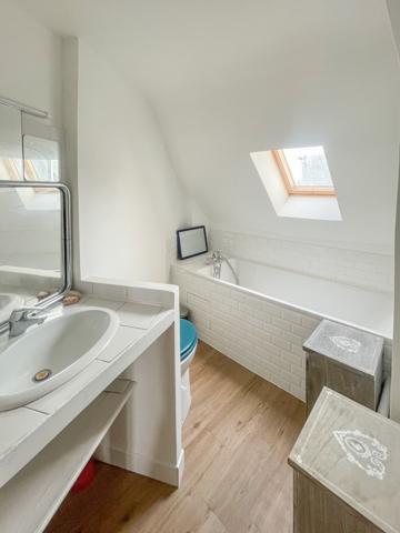 Paris 9ème - À VENDRE - Beau studio meublé en mezzanine de 26,28 m²