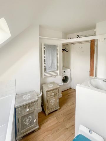 Paris 9ème - À VENDRE - Beau studio meublé en mezzanine de 26,28 m²
