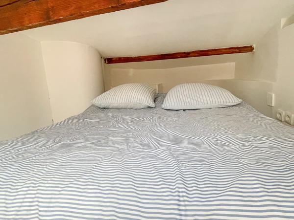 Paris 9ème - À VENDRE - Beau studio meublé en mezzanine de 26,28 m²