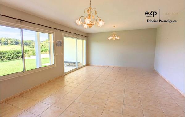 Maison contemporaine de plain-pied, environnement privilégié.