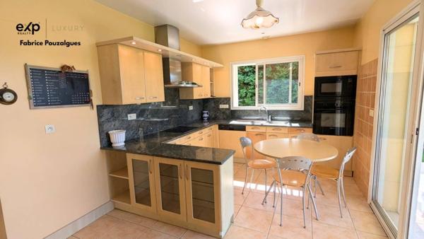 Maison contemporaine de plain-pied, environnement privilégié.