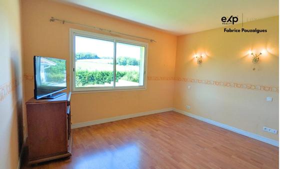 Maison contemporaine de plain-pied, environnement privilégié.