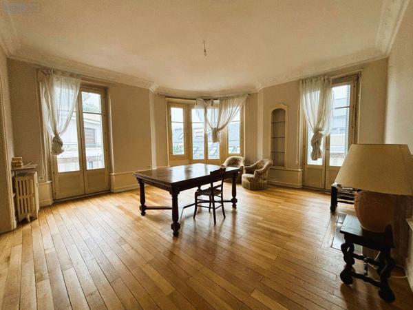 Appartement à rénover à vendre à Chambéry en Savoie (73000), ref : 73007-168   
Centre-Eléphants