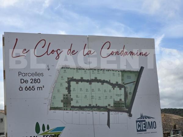 ENDROIT IDEAL POUR S'INSTALLER : BEAU TERRAIN CONSTRUCTIBLE VIABILISE SUR SITE TRES PRISE