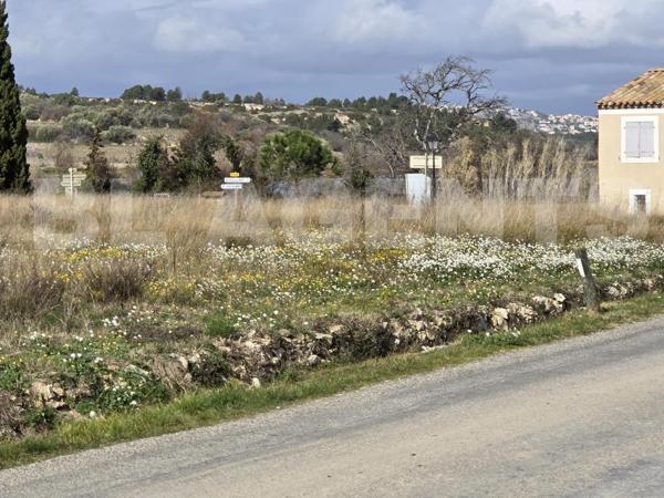 ENDROIT IDEAL POUR S'INSTALLER : BEAU TERRAIN CONSTRUCTIBLE VIABILISE SUR SITE TRES PRISE