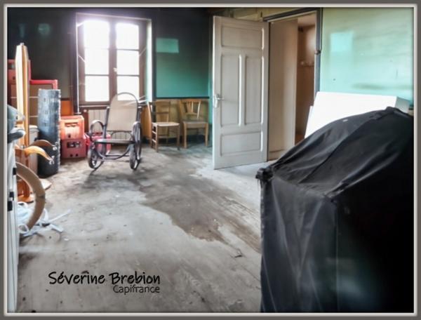 A vendre maison à rénover avec grange et terrain VISCOMTAT (63)