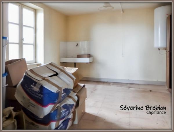 A vendre maison à rénover avec grange et terrain VISCOMTAT (63)