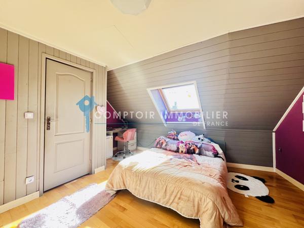 Maison
                                                                                                                                                                                                                                                                                                                        7 pièce(s)                                                                                                                                                                                                          5 chambre(s)                                                                                                                                                                                                          152  m²