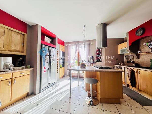 Maison
                                                                                                                                                                                                                                                                                                                        7 pièce(s)                                                                                                                                                                                                          5 chambre(s)                                                                                                                                                                                                          152  m²
