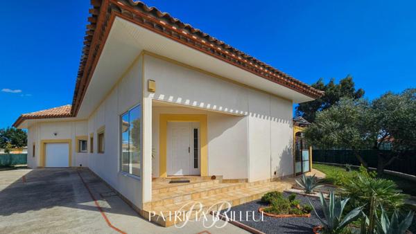 Maison de plain-pied avec piscine couverte et 2 appartements à Alenya