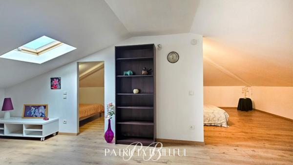 Maison de plain-pied avec piscine couverte et 2 appartements à Alenya