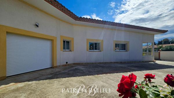 Maison de plain-pied avec piscine couverte et 2 appartements à Alenya